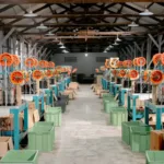 Area pabrik dengan mesin dan peralatan untuk proses produksi